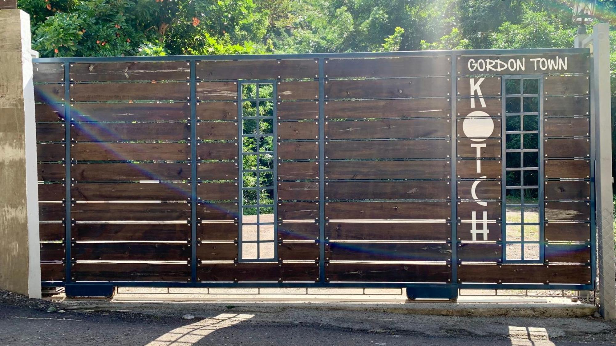 Gordon Town Kotch Vandrarhem Kingston Exteriör bild